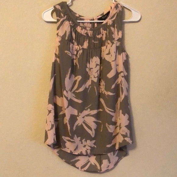𝅺SIMPLY Vera tank - Picture 1 of 4